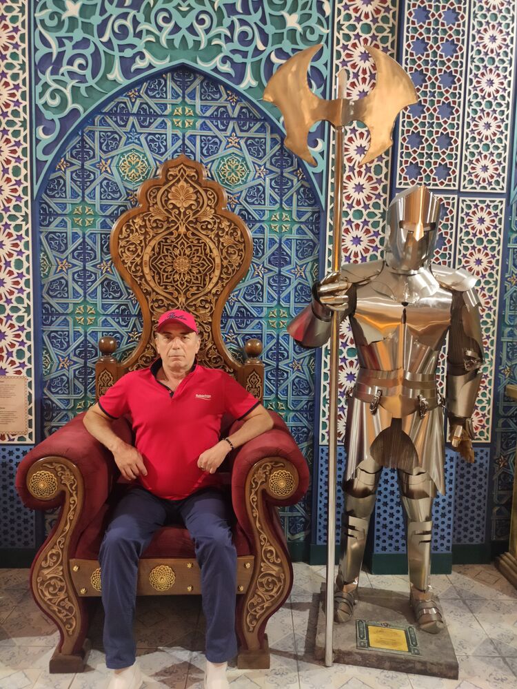  53477032  Andrey, 57 ,    