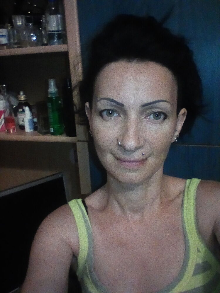  ,   Yola, 44 ,  