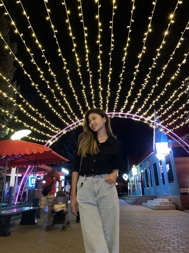  38070772  Ayaulym, 22 ,    