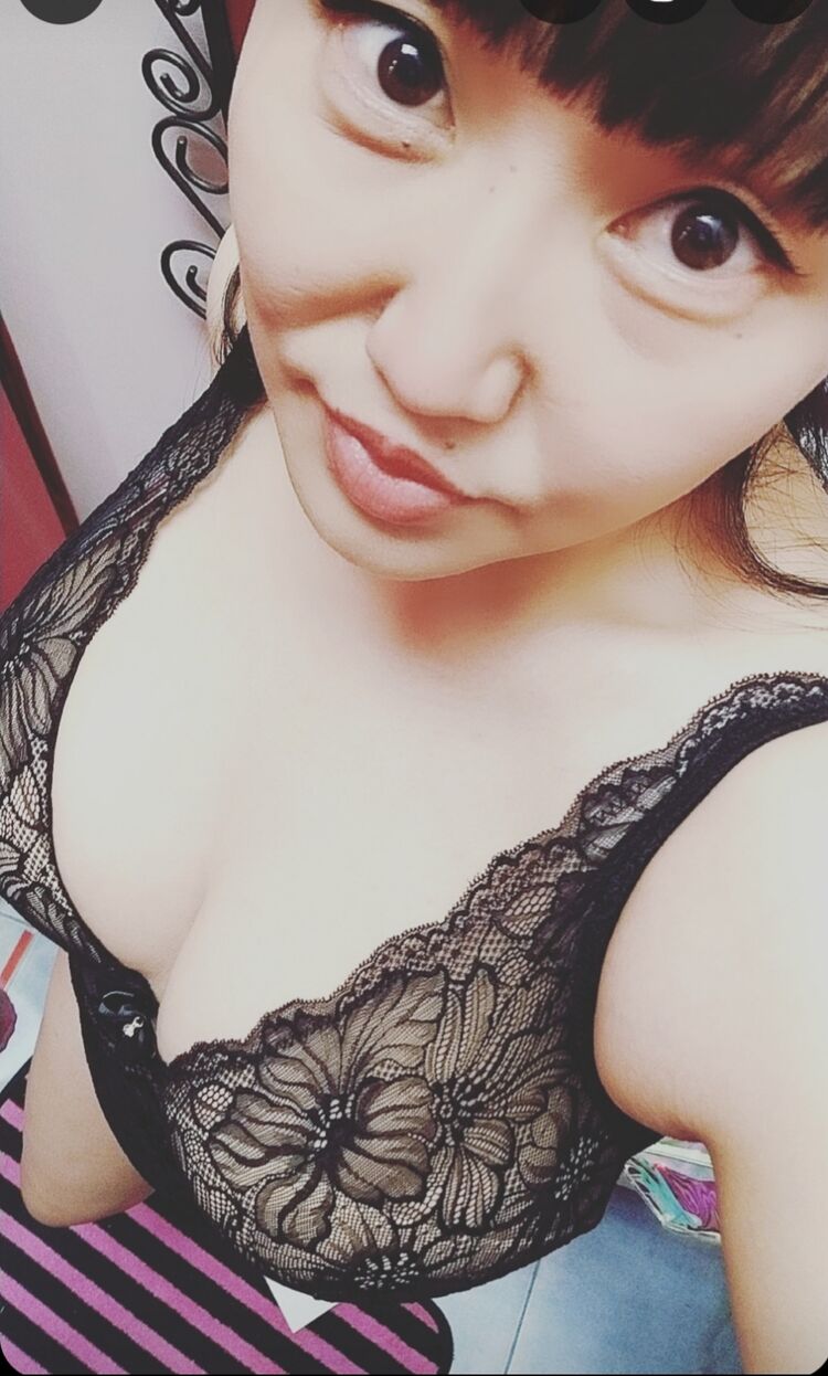  ,   Ayka, 29 ,   ,   