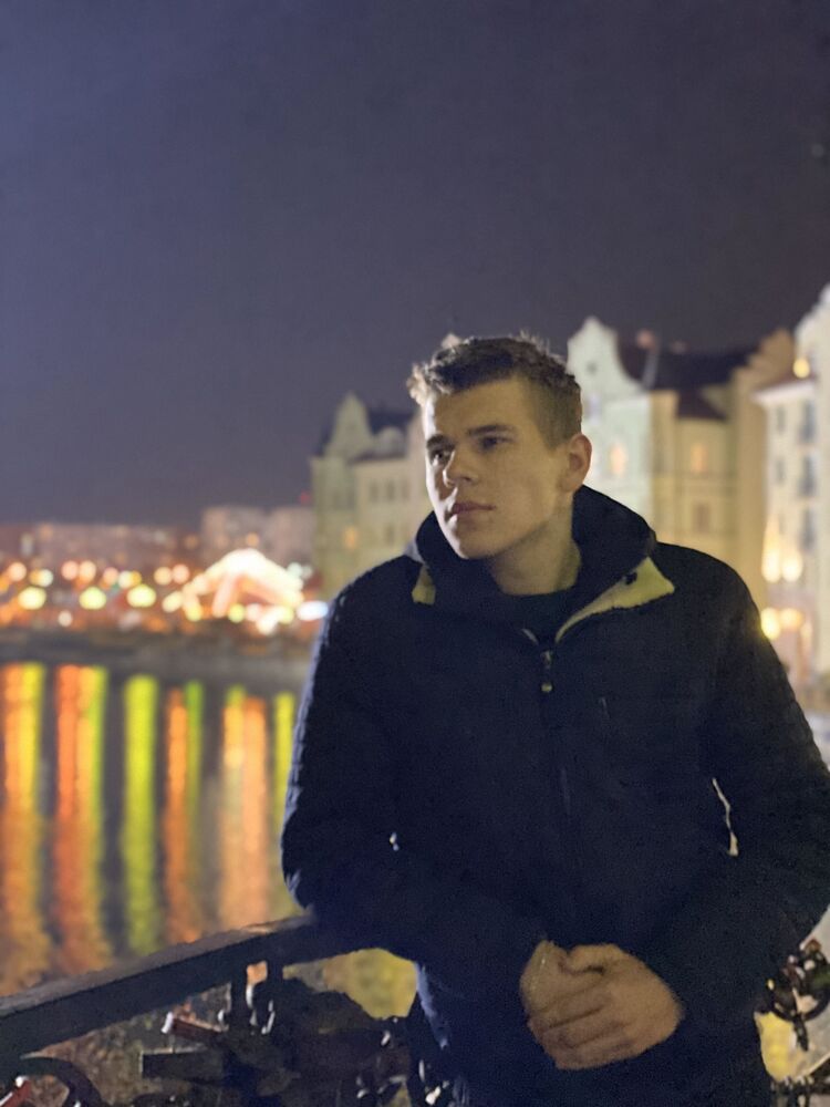  33831402  Vitaliy, 20 ,    