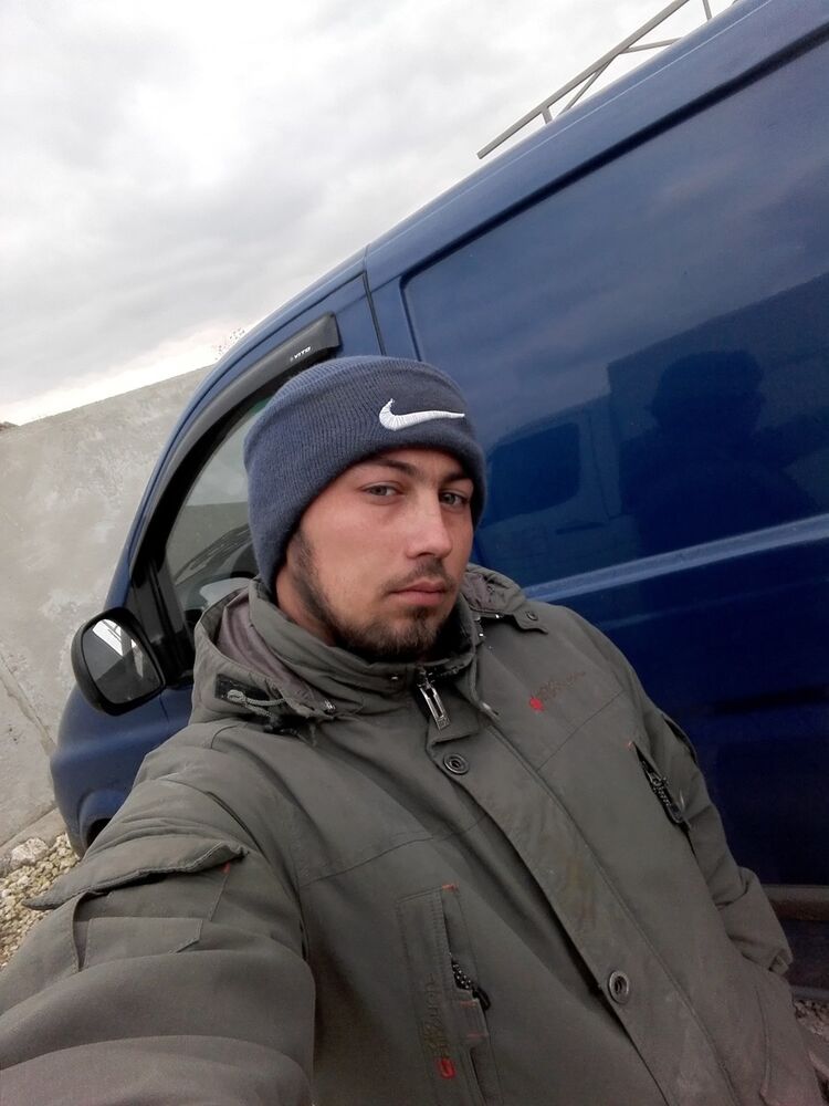  18680872  Artur, 32 ,    