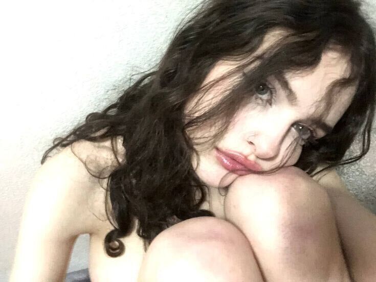  ,   Victoria, 22 ,   ,   