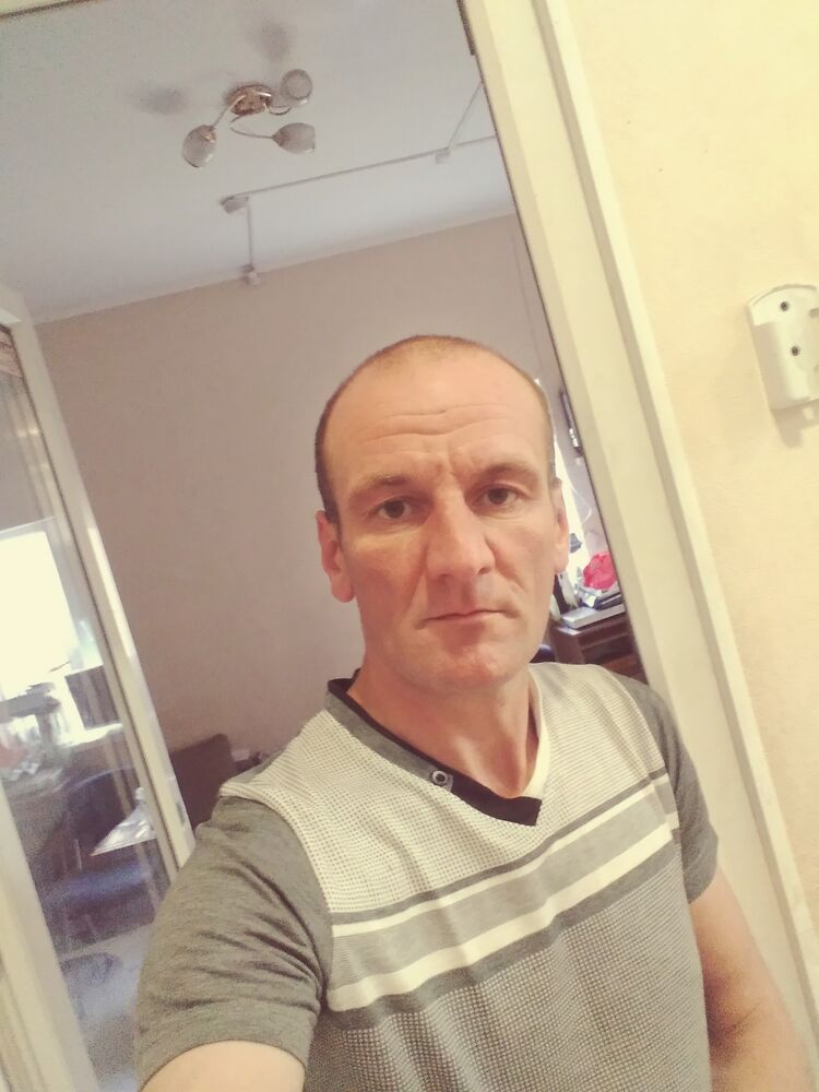  39459102  Ivan Bok, 42 ,    