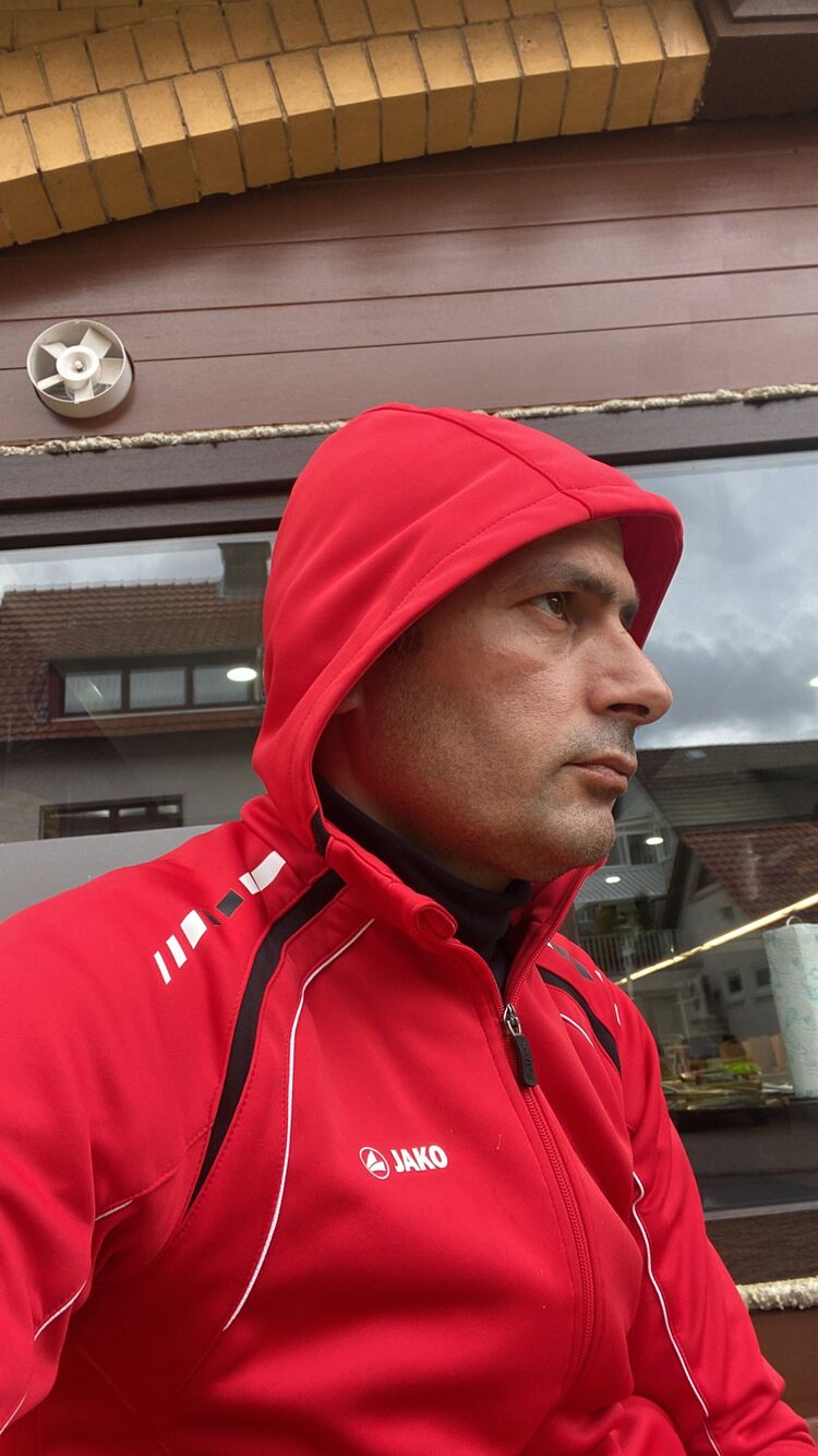  43126802  Lado, 44 ,    Hilchenbach