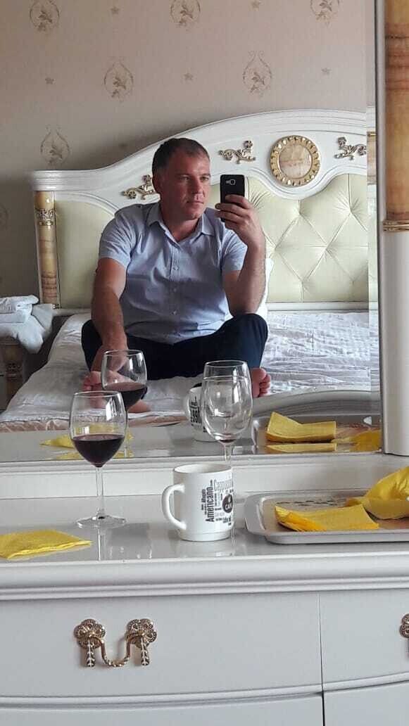  20584092  Georg, 44 ,    