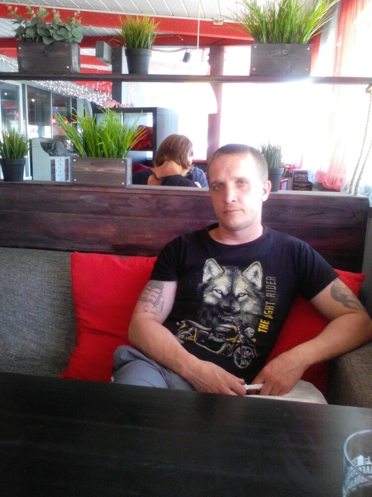  19099762  Vladimir, 43 ,    