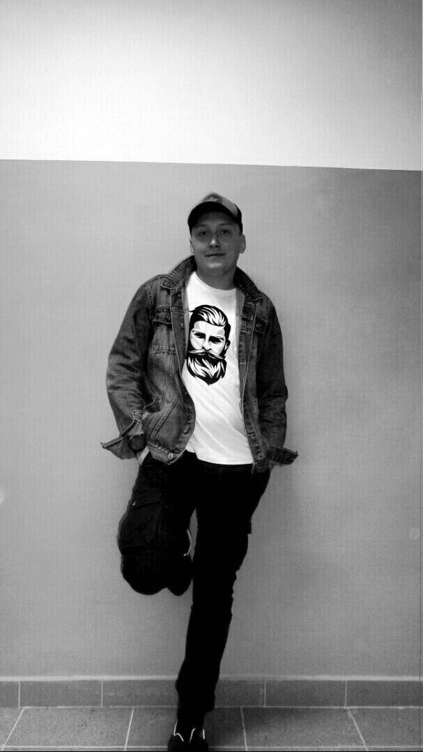  54522222  Viktor, 33 ,    