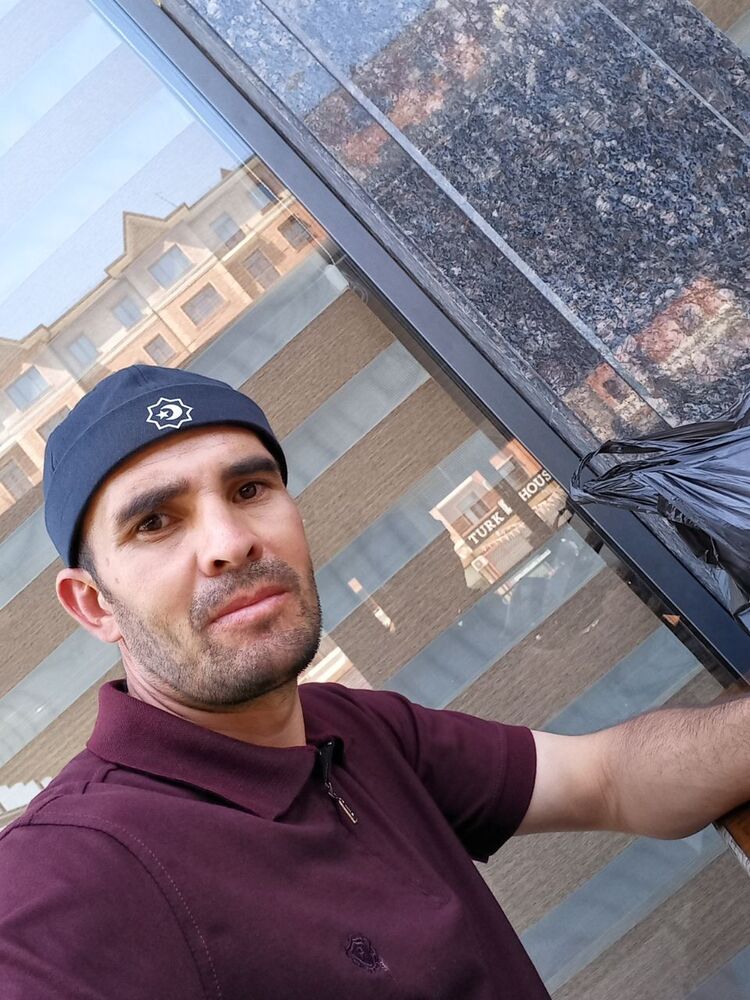  22945792  Ruslan, 34 ,    