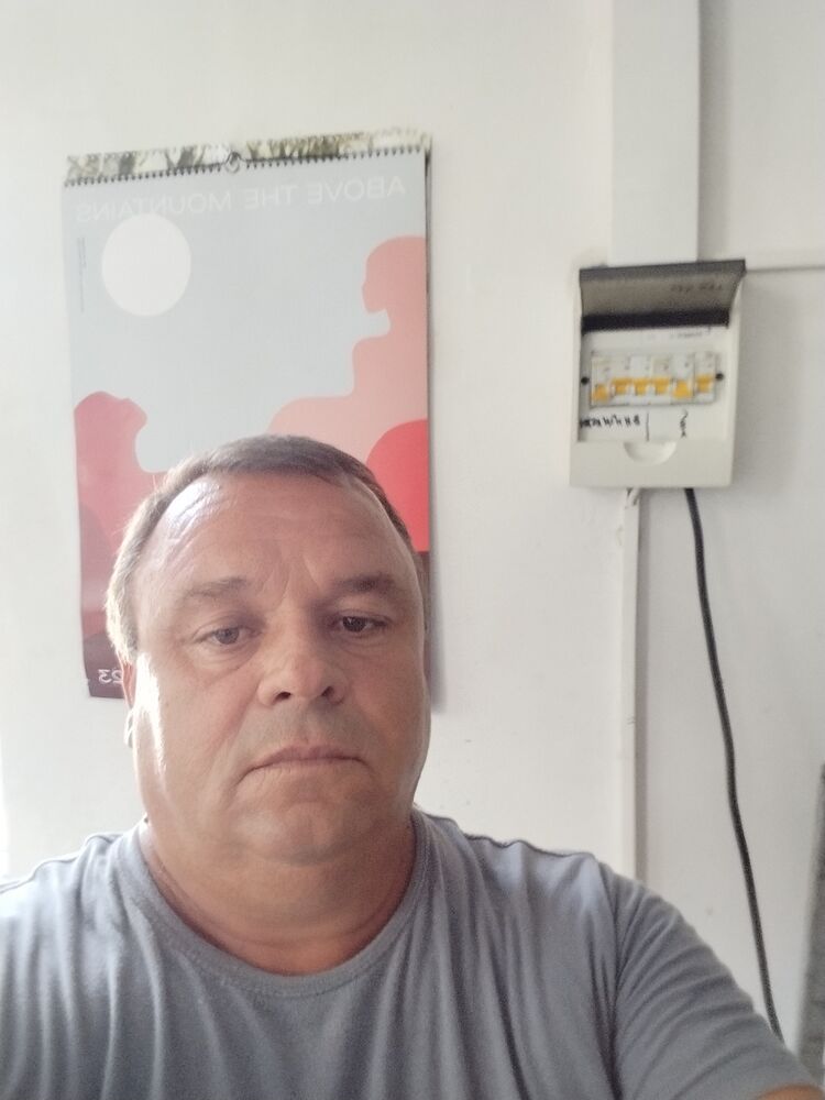  47942552  Alexei, 55 ,    