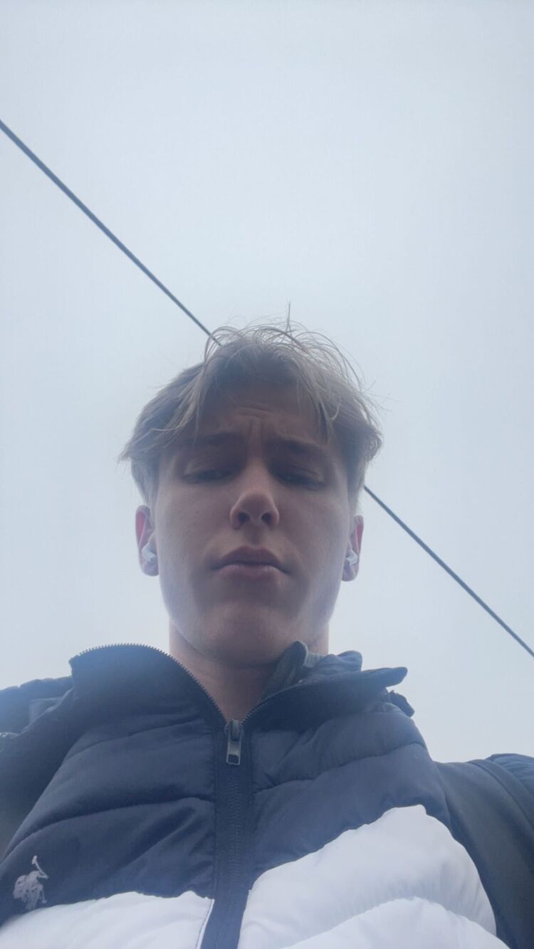  42348672  Philip, 19 ,    Fredrikstad