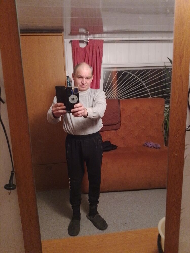  47551432  , 52 ,    