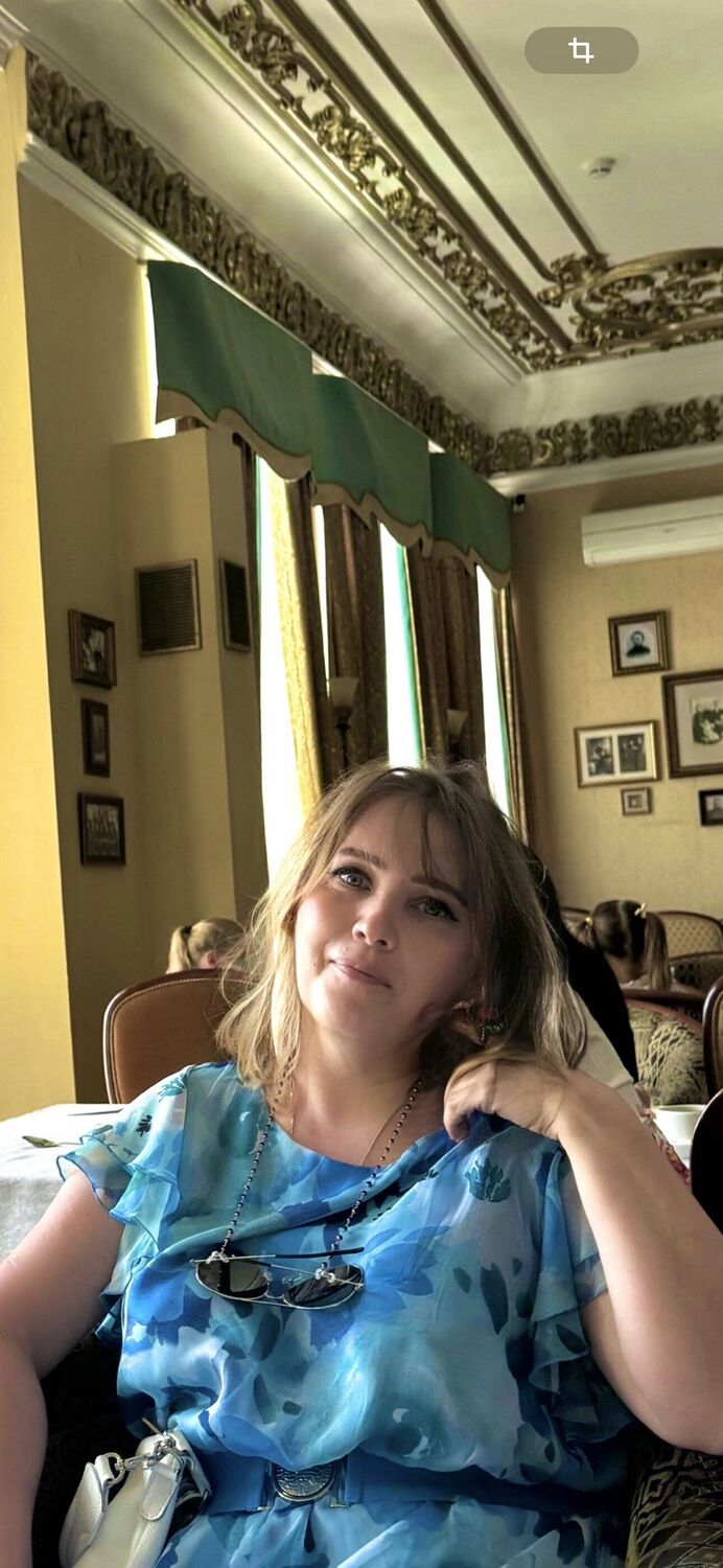  52734282  Elizabeth, 53 ,    -