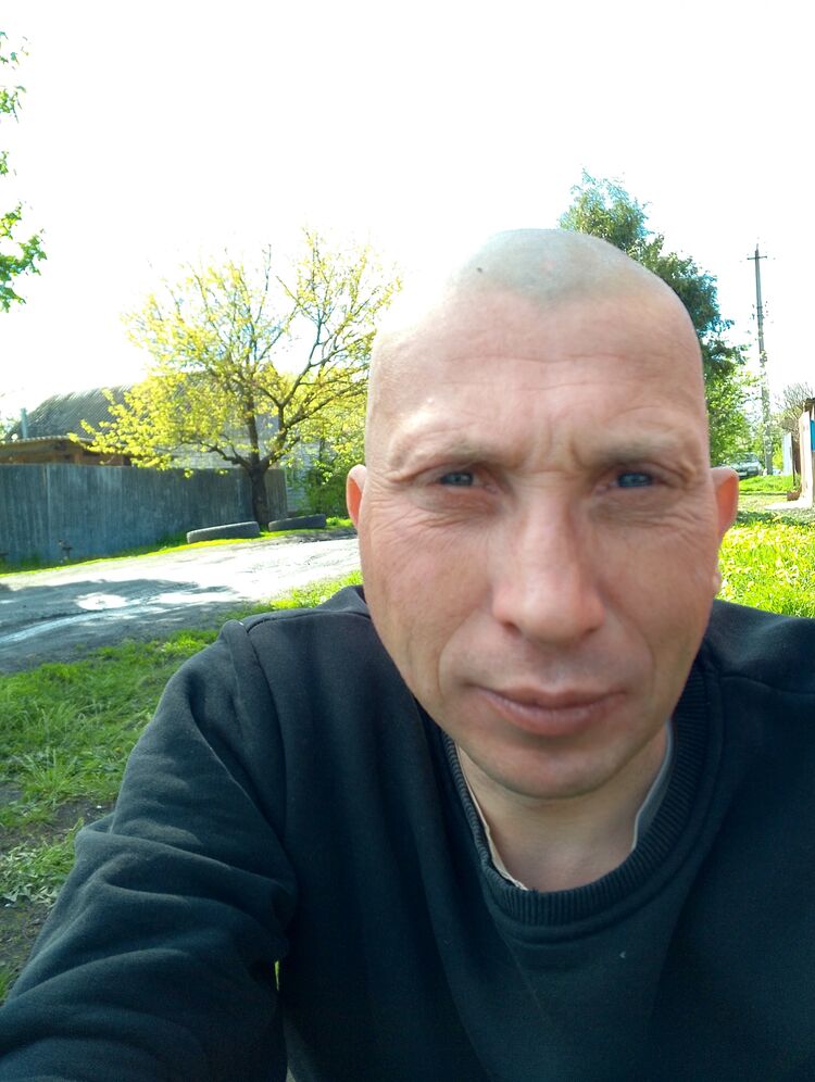  42969462  Roman, 41 ,    