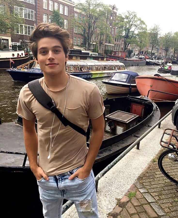  51960442  Fread, 22 ,    Port Washington