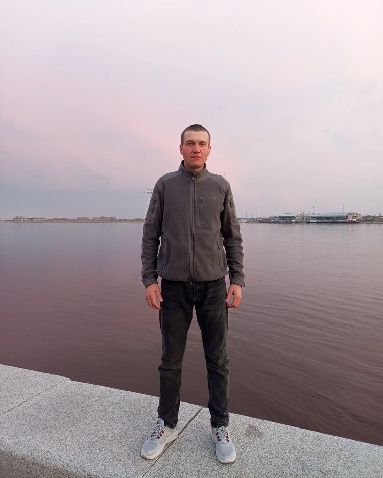  51702872  Stanislav, 29 ,    