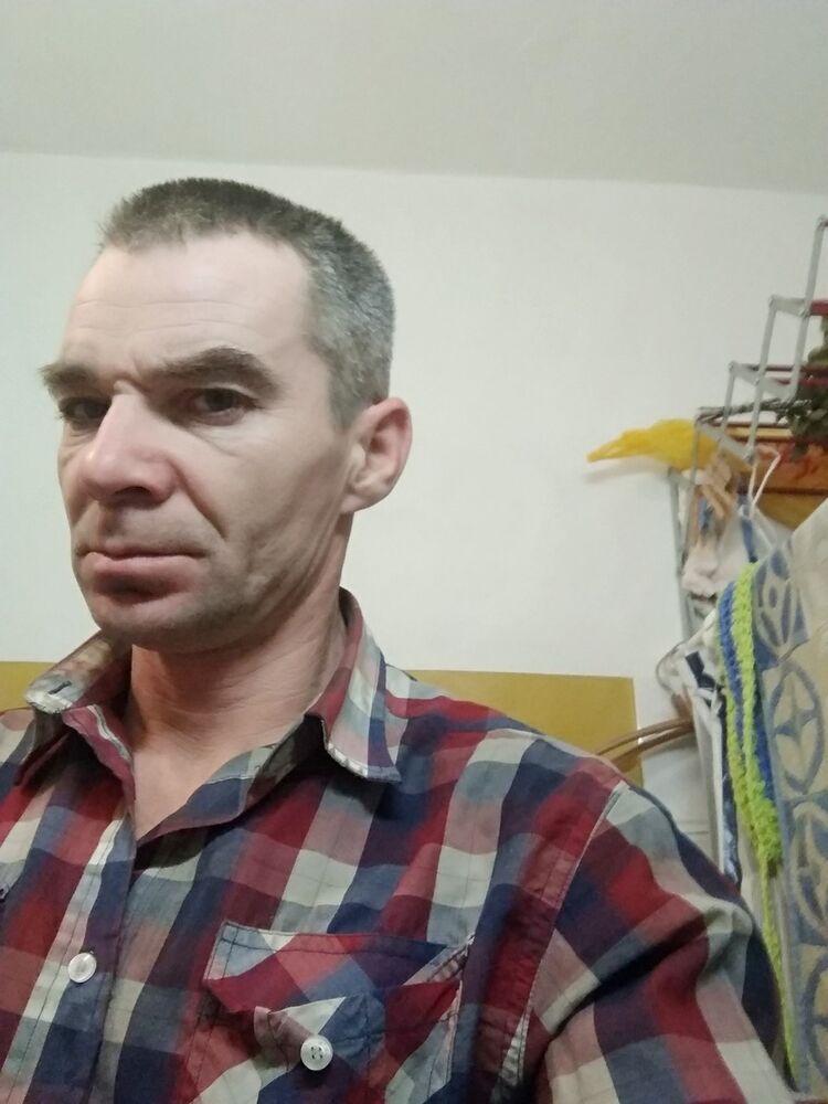  14952972  Robert, 48 ,    