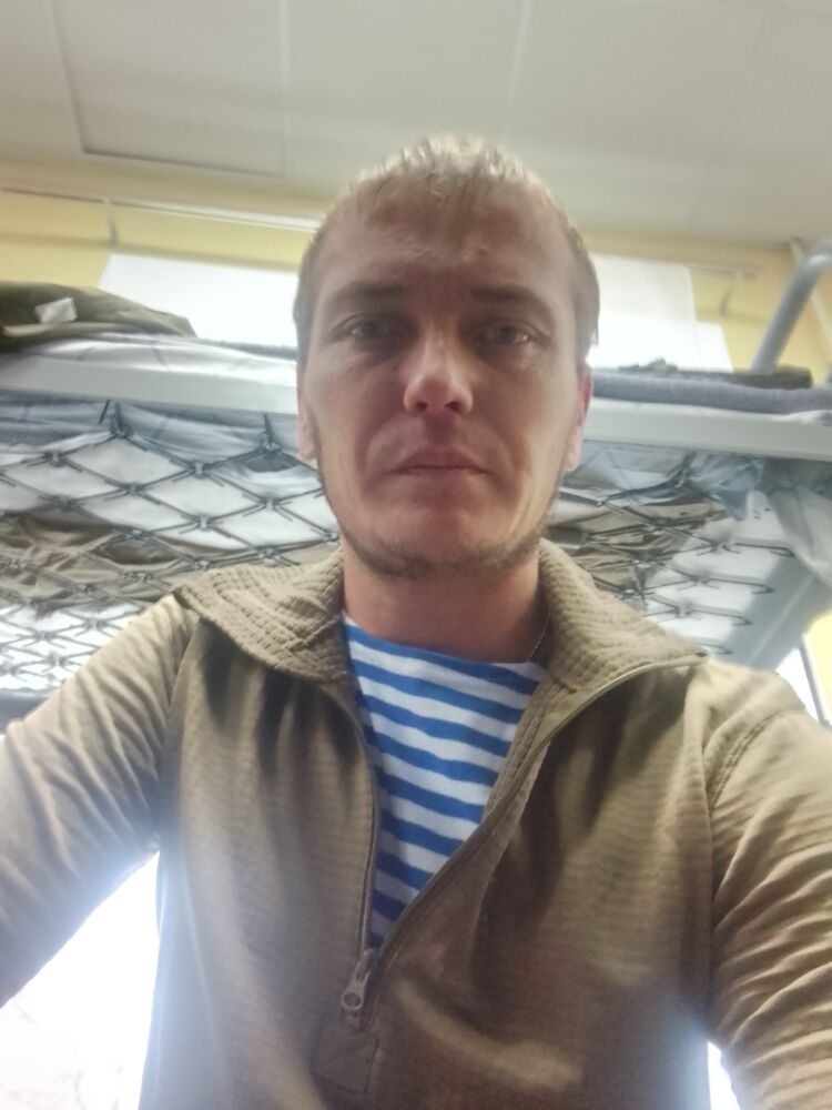  38844302  Artur, 34 ,    