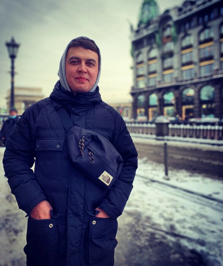  49210162  Artem, 33 ,    