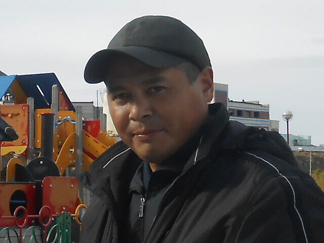  41695222  Serge, 50 ,    