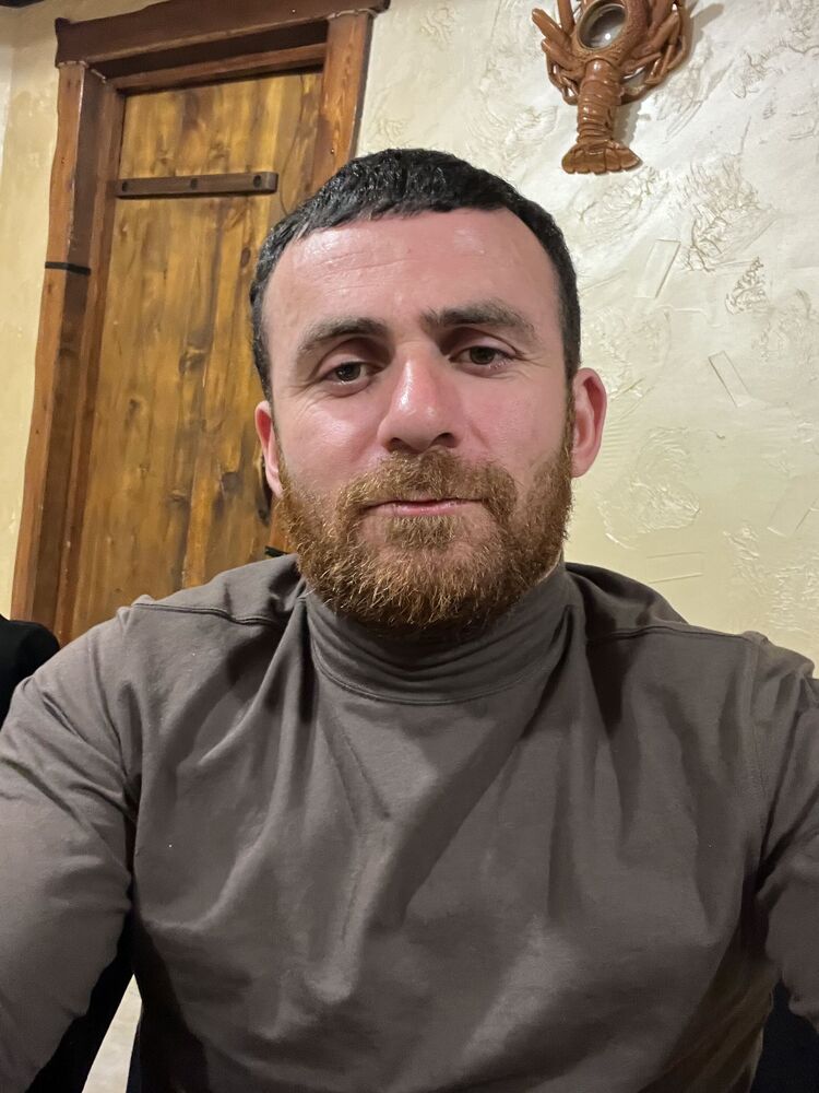  34412182  Armen, 32 ,    