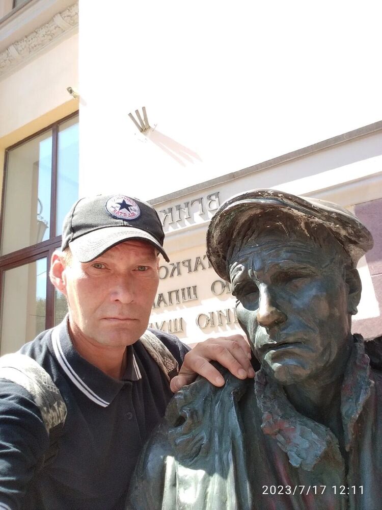  53570162  Alex, 44 ,    