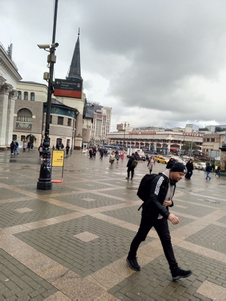  39302222  Yra, 47 ,    -