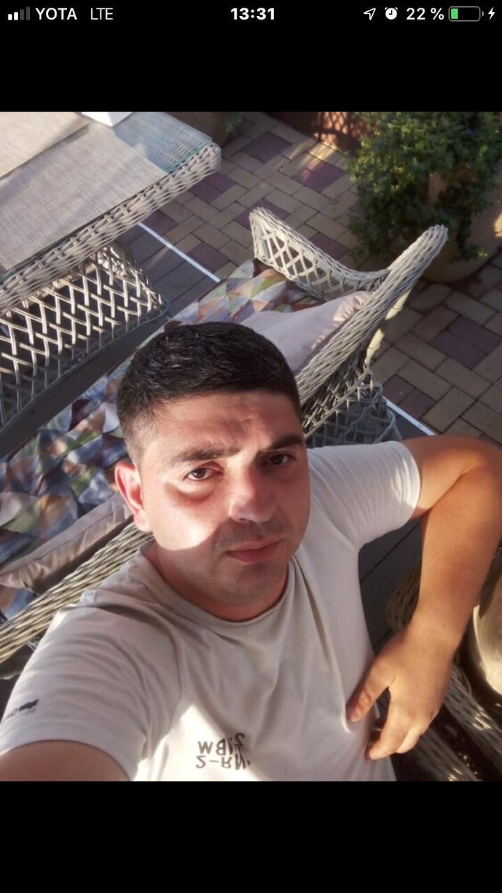  44403492  Sultan, 39 ,    