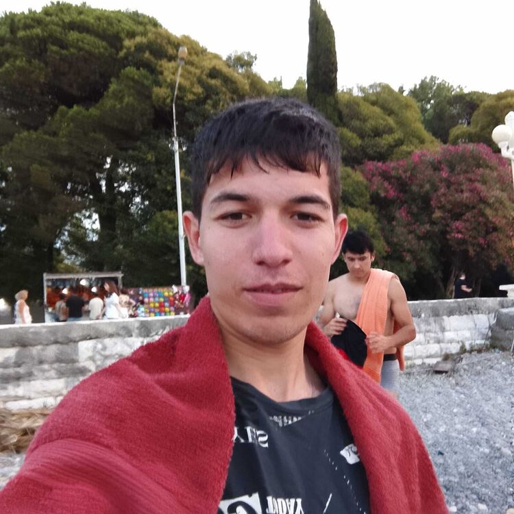  44657392  Azat, 22 ,    