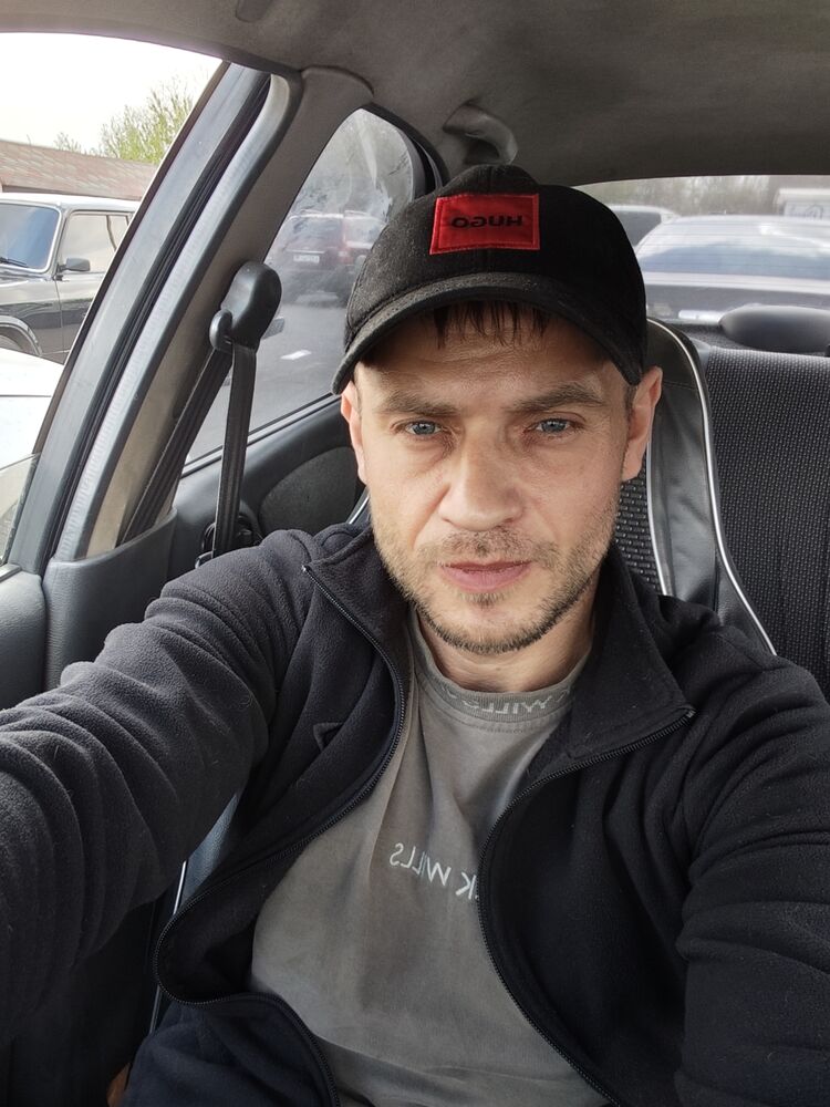  51101412  Jon, 35 ,    