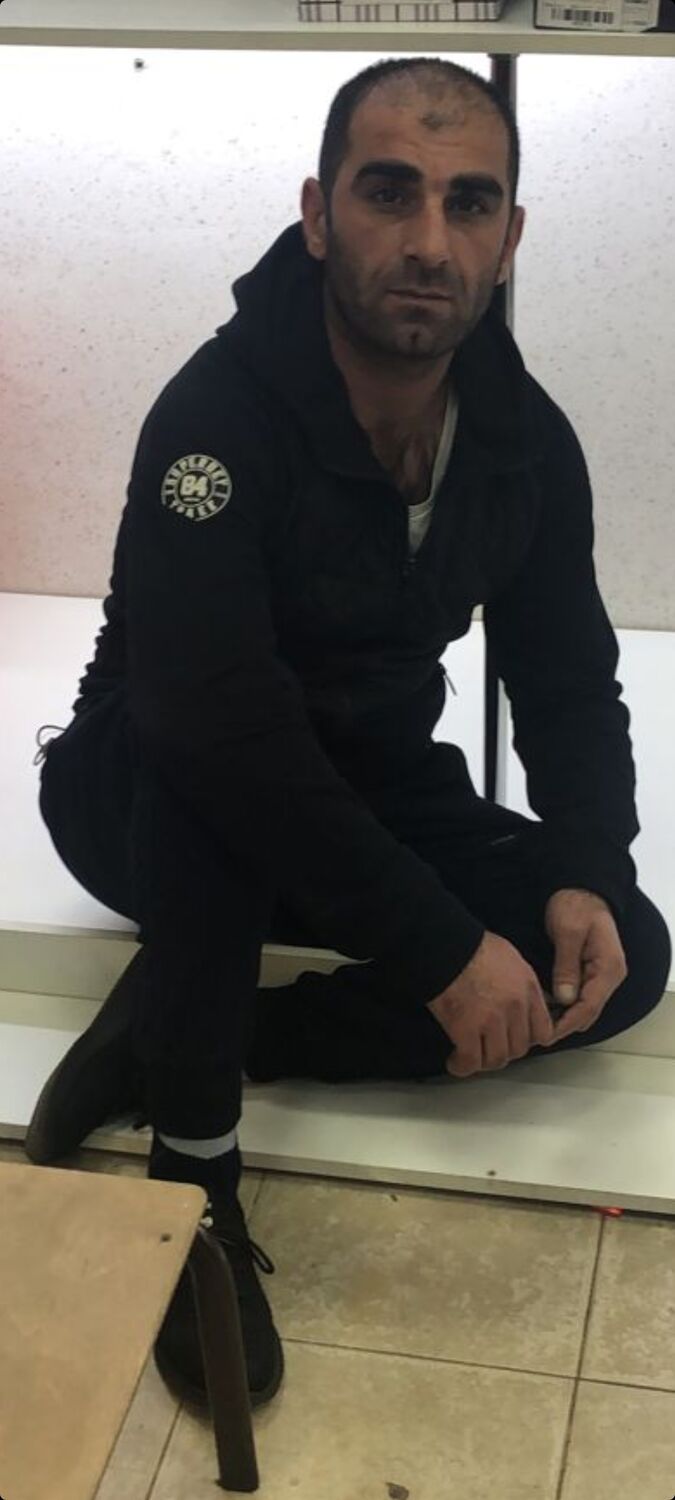  30934132  Anar, 43 ,    