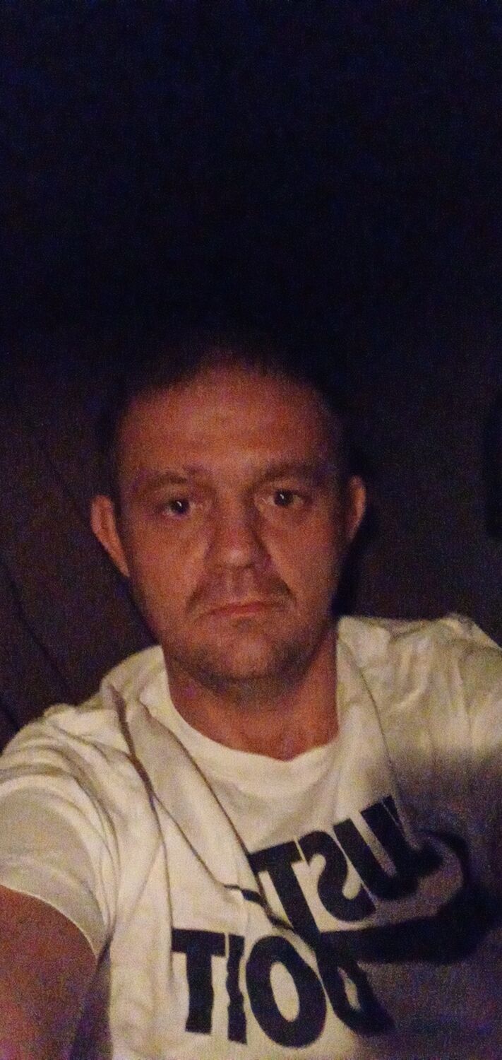  48751982  Serhii, 37 ,    