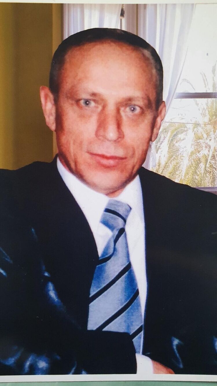  27049562  Vladimir, 63 ,    