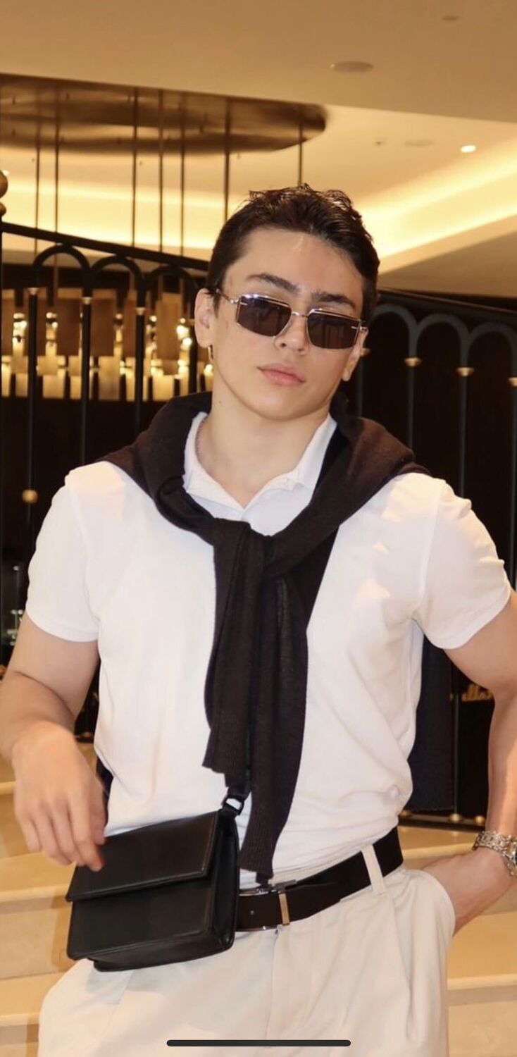  44370952  Bobur, 19 ,    