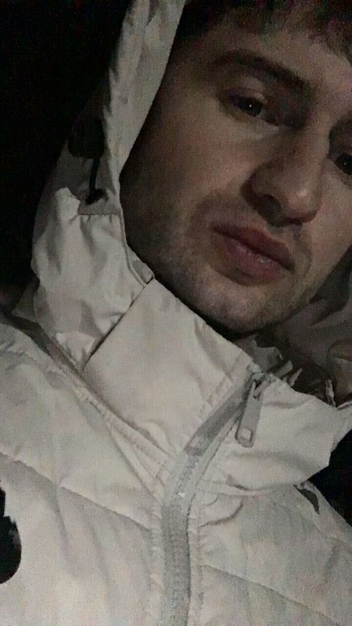  46898802  , 37 ,    