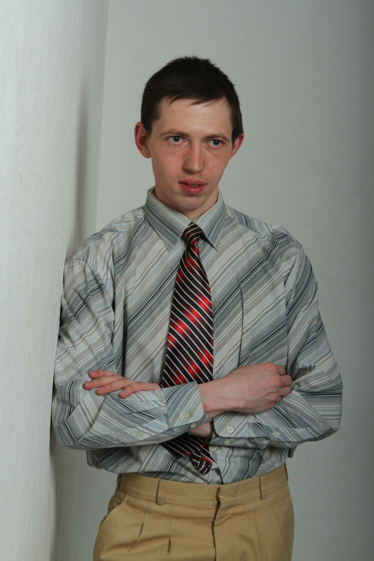  25401362  Konstantin, 35 ,    