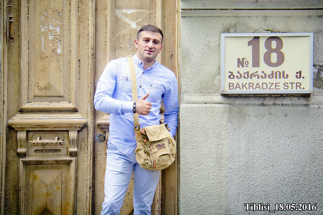  8678842  Famil, 35 ,    