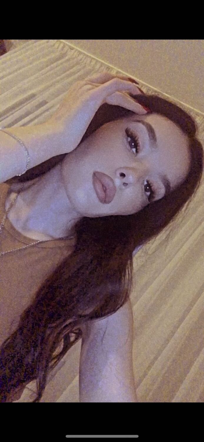  ,   ANASTASIA, 22 ,   