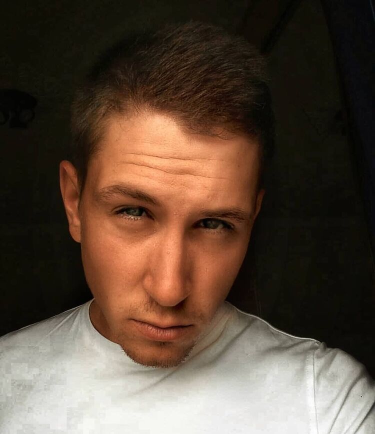  ,   Viktor, 27 ,   ,   