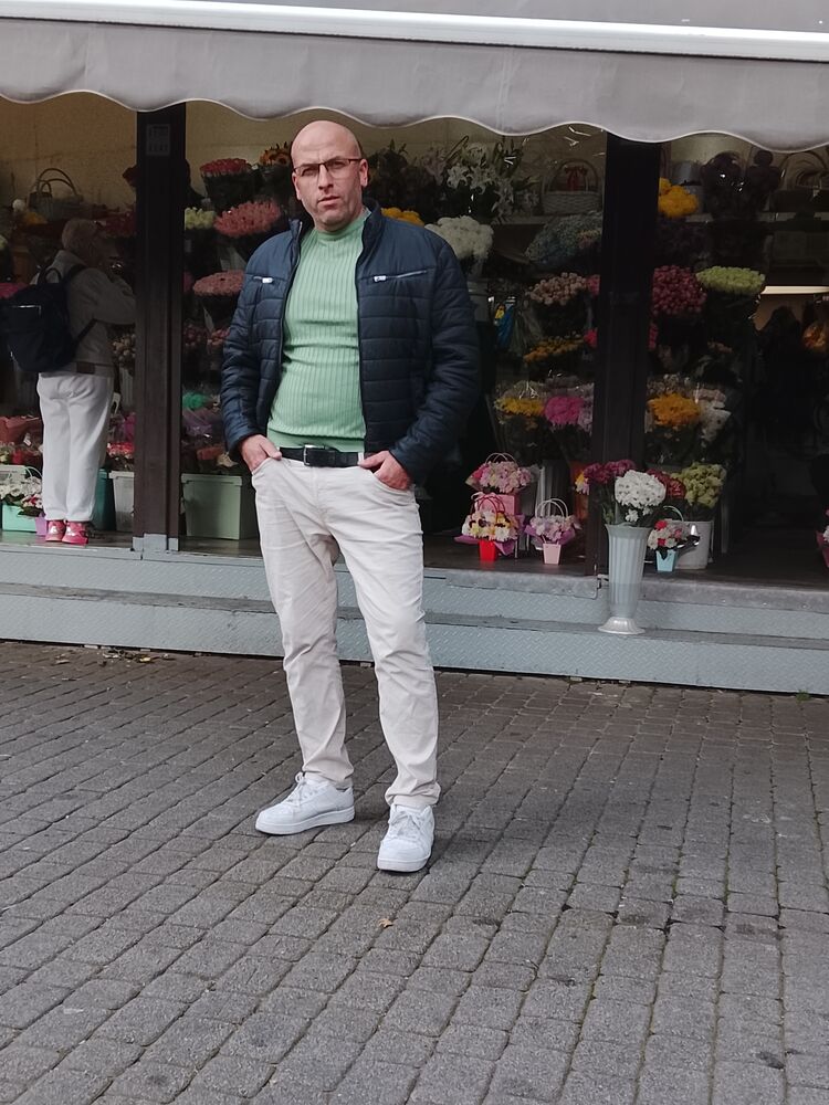  54327072  Ertgril, 42 ,    