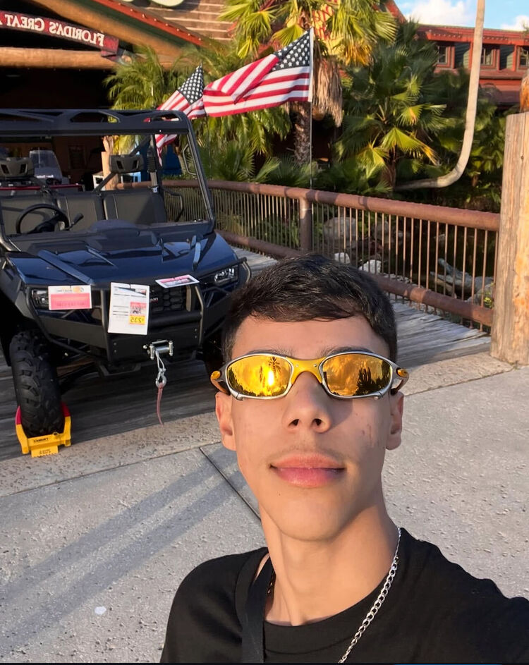  53200142  Juan, 18 ,    -