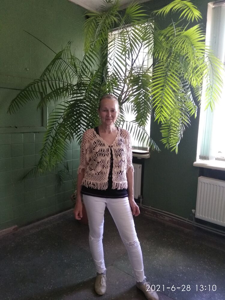  ,   Inessa, 69 ,   c 