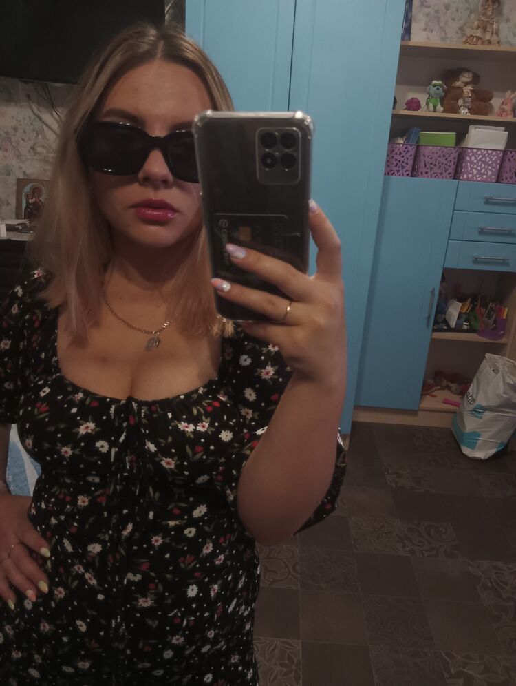  ,   Tanya, 22 ,   