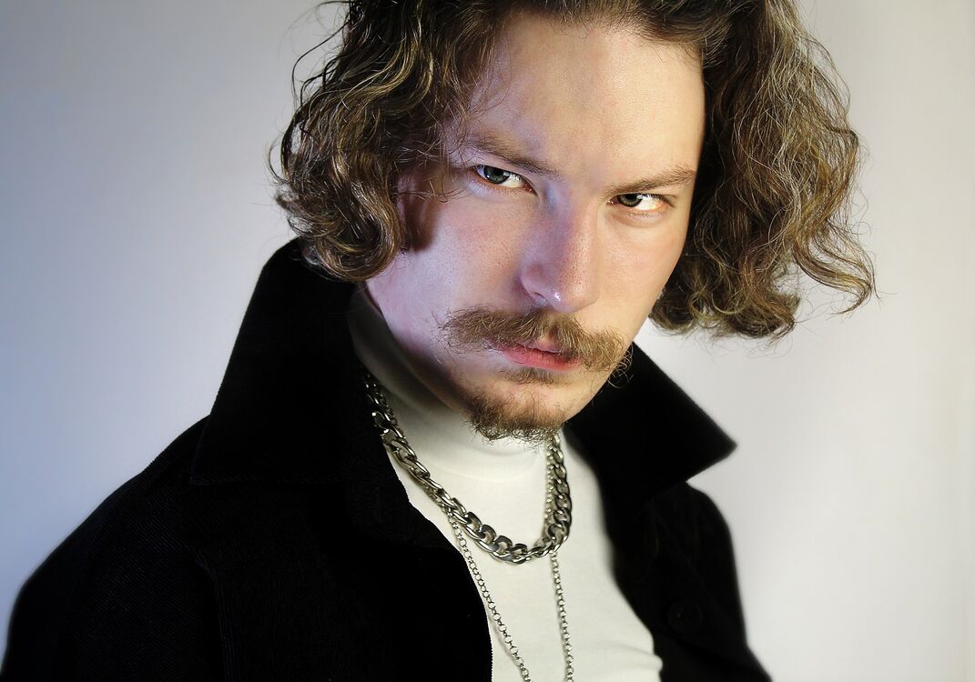  51345562  Vasily, 23 ,    -