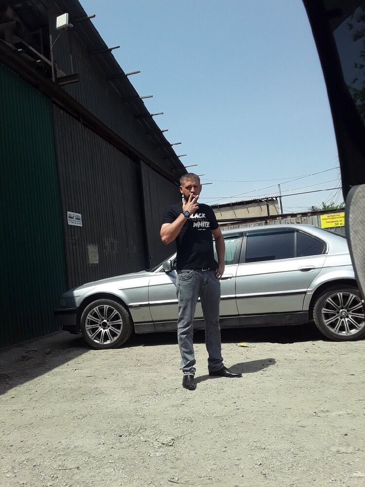  41333602  Stas, 42 ,    