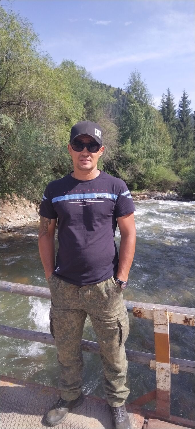  ,   Denis, 39 ,   ,   