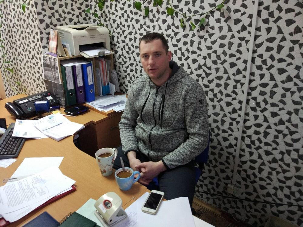  ,   Viktor, 41 ,     , c 