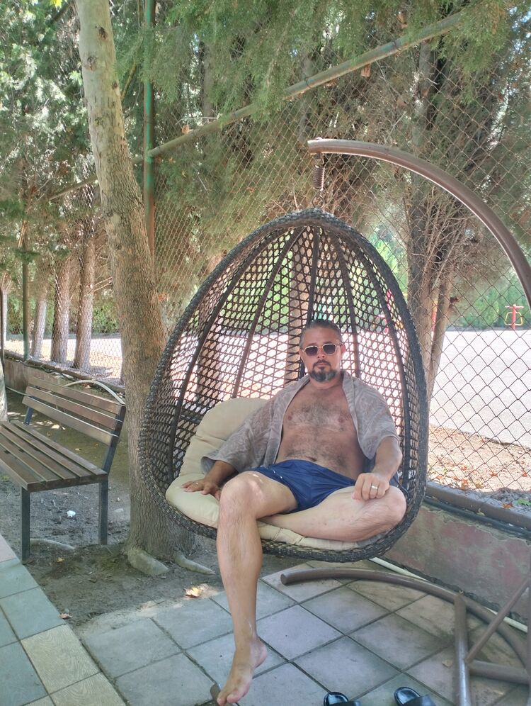 ,   Emil, 41 ,   ,   