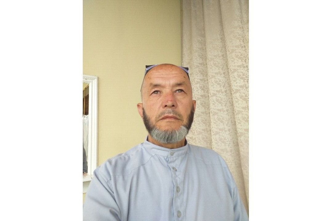  43023422  Abdusattor, 67 ,    