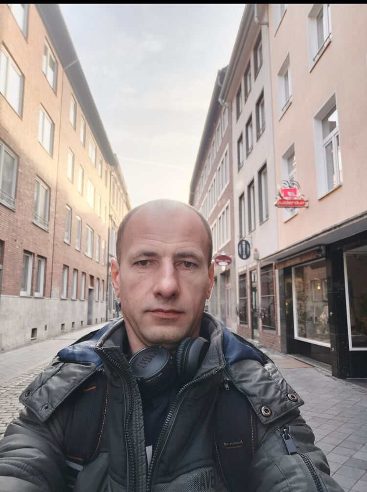  25467892  Vitaaliik, 42 ,    